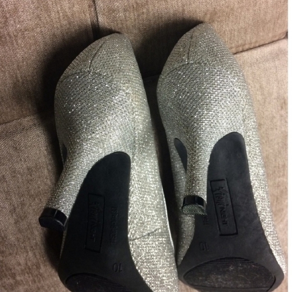 🎄 MATALIC SILVER PUMPS - Picture 3 of 3